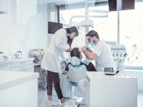 7 problemas da lente de contato dental que podem culminar em processos judiciais